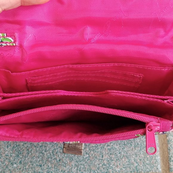 Vera Bradley Your Turn Pink Swirls Quilted Turn Lock Wristlet Wallet - Picture 16 of 16